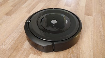 Arvostelussa Roomba e5 - uutukainen Roombalta robotti-imureiden keskiluokkaan