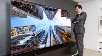 Samsungin ultraiso QLED-televisio myyntiin, hinta 20 000 euroa