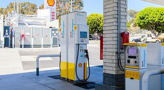 Jälleen naula vetyautojen arkkuun: Shell lakkauttaa tankkausverkostonsa Yhdysvalloissa