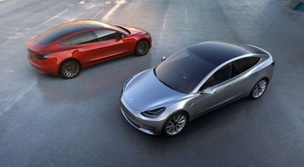 Tesla Model 3 päivittyi: tehoja ja toimintasädettä lisää, hinta pysyi samana
