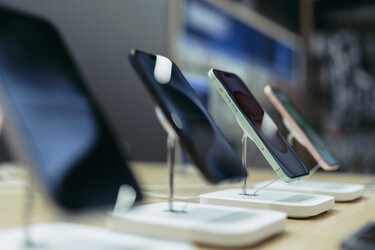 Toukokuussa myytiin laajasti erilaisia puhelimia - kärjessä Applea, Samsungia, OnePlussaa ja Motorolaa