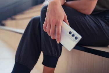 Motorola julkaisi 799 euron hintaisen korkean suorituskyvyn edge 30 pro puhelimen