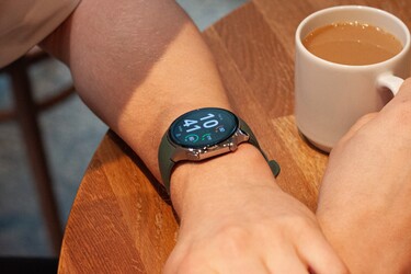 OnePlus Watch 2 käyttää Wear OS -käyttöjärjestelmää ja vaihtaa kahden piirin välillä akunkeston pidentämiseksi