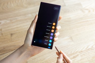 Samsung lupaa tuoda huippupuhelimille jatkossa kolme versiopäivitystä Android-käyttöjärjestelmään