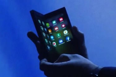 Videolla – Tällainen on Samsungin taittuvanäyttöinen älypuhelin