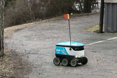 Starshipin ja Woltin autonomiset kuljetusrobotit Jyväskylään – robotit kuljettavat ravintola-annoksia