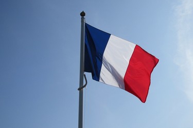 Ranska kielsi kännykät kouluista, kokonaan, myös välitunneilla