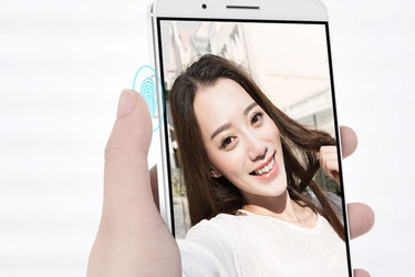 Huawei esitteli älypuhelimen erikoisella kääntyvällä kameralla