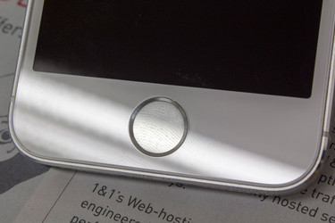 Apple pyrkii korjaamaan sormenjälkitunnistuksen heikkenemisongelman iPhone 5s:llä