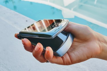 Motorola esitteli uuden 5G-varustetun simpukkapuhelimen: Tässä on Razr 5G