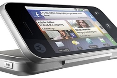 Motorolalta Backflip-puhelin erikoisella rakenteella