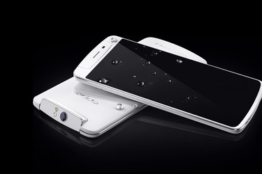 Android-puhelimen fysiikka uusiksi - kntyv kamera ja kosketukseen vastaava takakansi