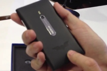 Nokialta rajattu Batman-er Lumia 800:aa