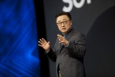 Samsung-johtaja pyytää anteeksi kriisiä, paineet ensi vuoden Galaxy-laitteilla