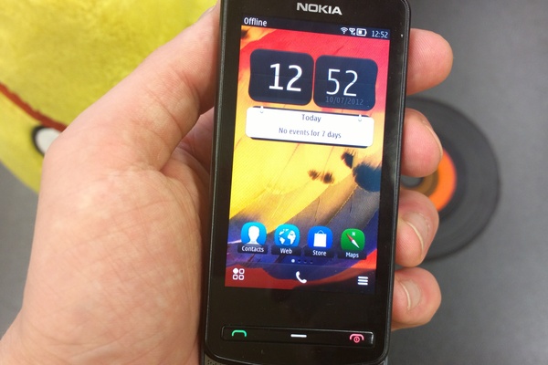 Pikatestissä pienikokoinen Belle-puhelin: Nokia 700