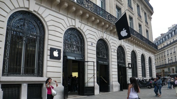Apple Store in Paris robbed on New Year's Eve