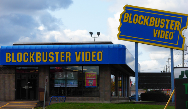 Blockbuster lukker 300 butikker, satser på videostreaming