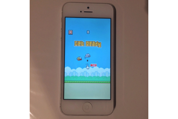 l poista Flappy Birdi: Pelill varustetusta iPhonesta huudettu jo lhes 100 000 dollaria