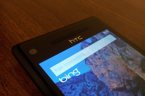 Arvostelussa HTC:n lippulaiva Windows Phone 8X