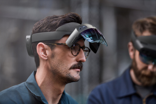 Microsoft revealed HoloLens 2 with improved FOV and resolution