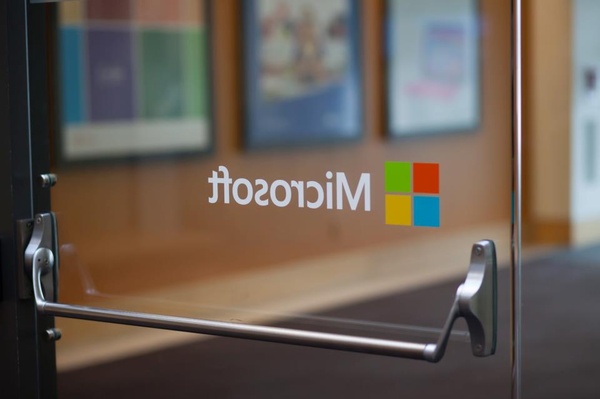 Linux-yhteisö käärmeissään Windows 8:n takia – valitus EU:hun