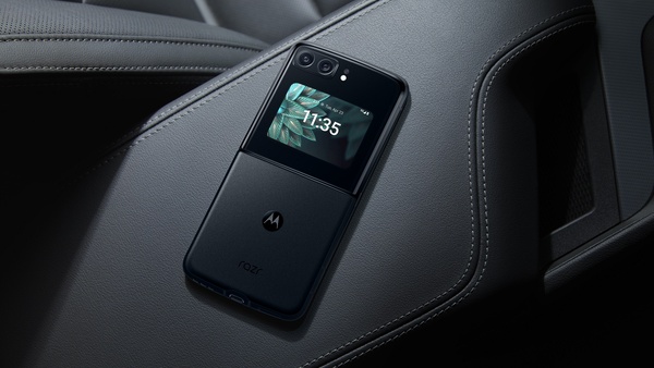 Motorolan taittuvanäyttöinen razr 2022 saapuu Suomessa myyntiin 11. marraskuuta