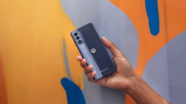 Motorolan moto g52 tarjoaa 249 eurolla tarkkaa AMOLED-näyttöä, mutta ei 5G-yhteyksiä