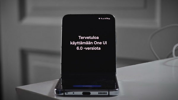 Samsungin uusimmat taittuvanäyttöiset puhelimet saivat Android 14 / One UI 6 -päivityksen Suomessa