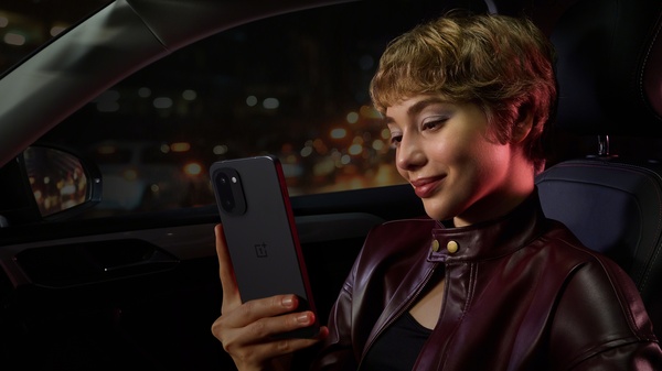 OnePlussan 15R -puhelimessa on mehev� akku, mutta kameroissa s��stettiin