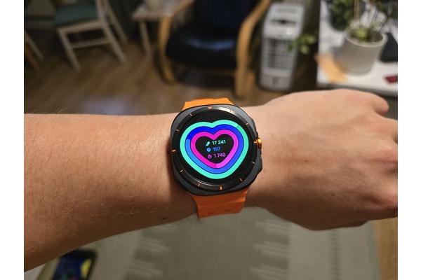 Arvostelussa Samsungin paras älykello Galaxy Watch Ultra - haastaa Garminin ja Applen huippukelloja