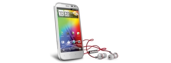Testissä HTC Sensation XL: multimediapuhelin isolla näytöllä