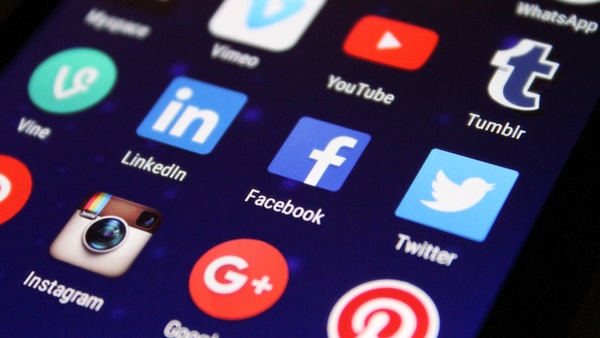 Sosiaalisen median sovelluksia käytettiin vuonna 2022 enemmän kuin koskaan aiemmin