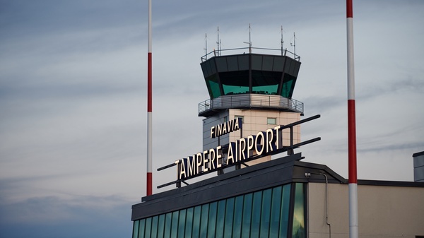 Tampere-Pirkkalan lentoasemalla pysäköinnin voi nyt maksaa älypuhelimella