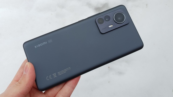Pivn diili: tehokas ja nopean latauksen omaava Xiaomi 12 Pro maksaa nyt 799 euroa