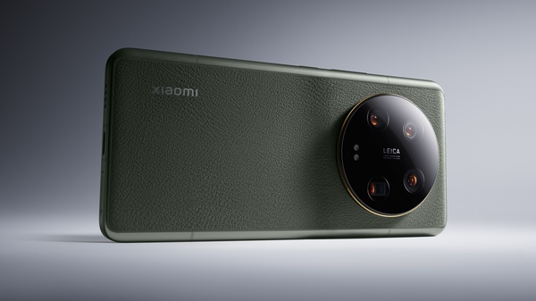 Vahvasti kuvaamiseen panostavassa Xiaomi 13 Ultrassa on neljä 50 megapikselin kameraa