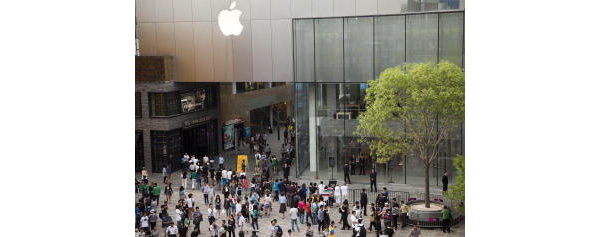 4 hurt, glass broken in tussle in iPad 2 line at Beijing Apple store