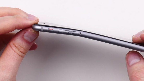 iPhone 6 now plagued by its next scandal: 'Hairgate'