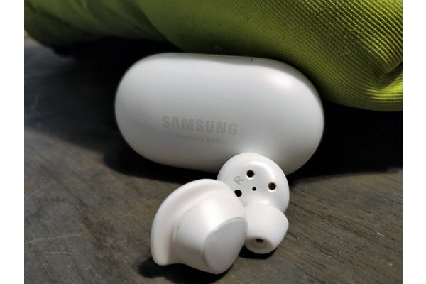 Arvostelussa Samsungin langattomat Galaxy Buds -kuulokkeet