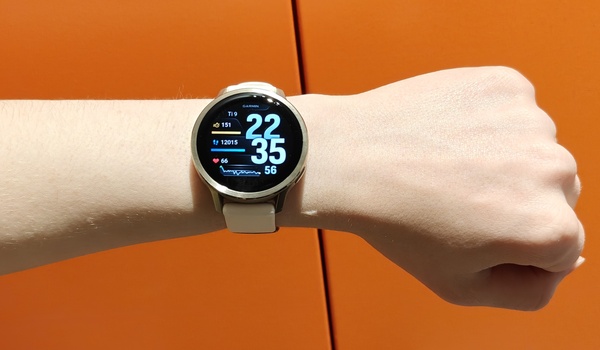 Arvostelussa Garmin Venu 4 - lähes joka tilanteeseen sopiva, erinomainen urheilukello