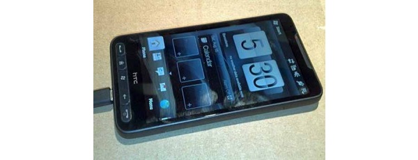 HTC:n tuleva Leo-huippupuhelin videolla monikosketuksen kera