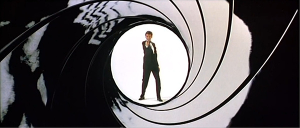 James Bond lipuu vääjäämättä Amazonin syleilyyn, jättikauppa saamassa sinetin