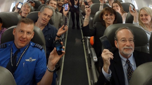 JetBlue, Delta now allowing for some electronics to remain turned on during takeoff, landing