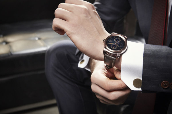 Check out the new sleek LG Watch Urbane in action