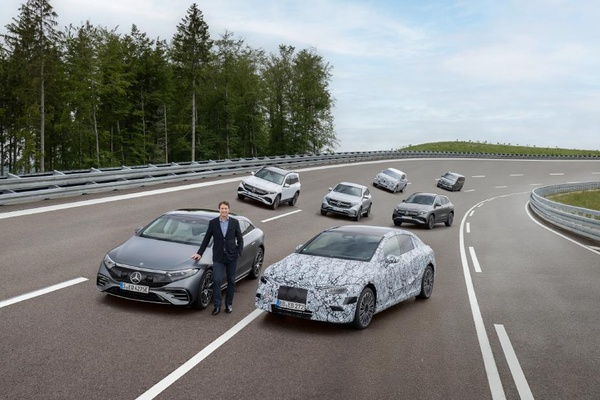Mercedes-Benz -kuskit voivat pian osallistua Teams-videopalaveriin - ajaessaan autoa