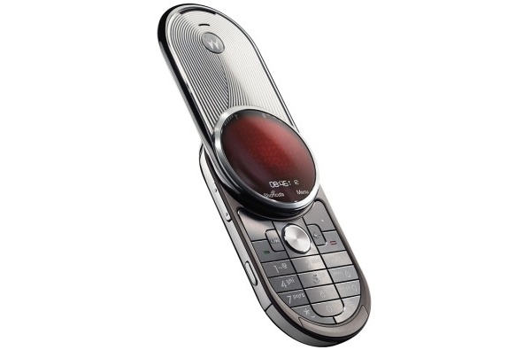 Motorolalta 2000 dollarin AURA-tyylipuhelin