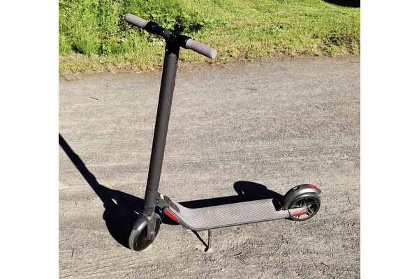 Arvostelu: Ninebot by Segway ES2 sähköpotkulauta - huikean hauska menopeli