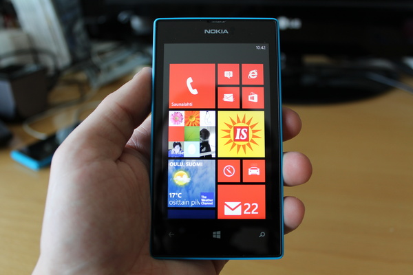 Arvostelussa Nokia Lumia 520: Millaisen Lumian saa reippaalla satasella?