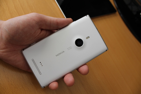 Testissä Nokia Lumia 925: Uutta vain parikymppiä ja pari milliä?