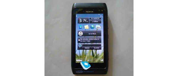 Nokia N8 mobiiligurun ensitestiss