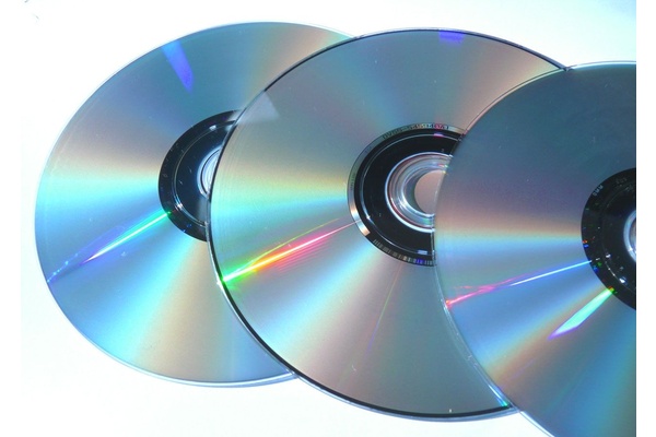 Nyt kehitettiin Tosi Iso Optinen Levy: 200 teratavua DVD-levyn kokoiselle kiekolle
